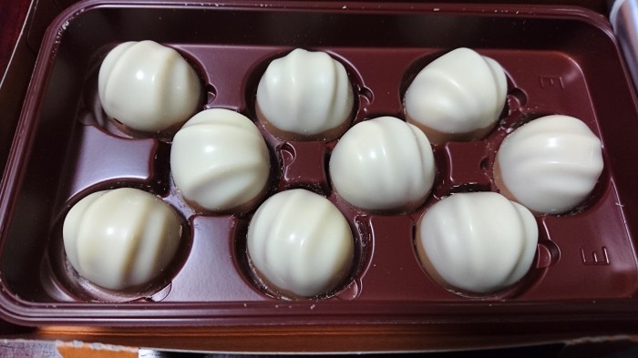 【コンビニ新商品・お菓子】 明治 マカダミア ホワイトベール の巻の写真3