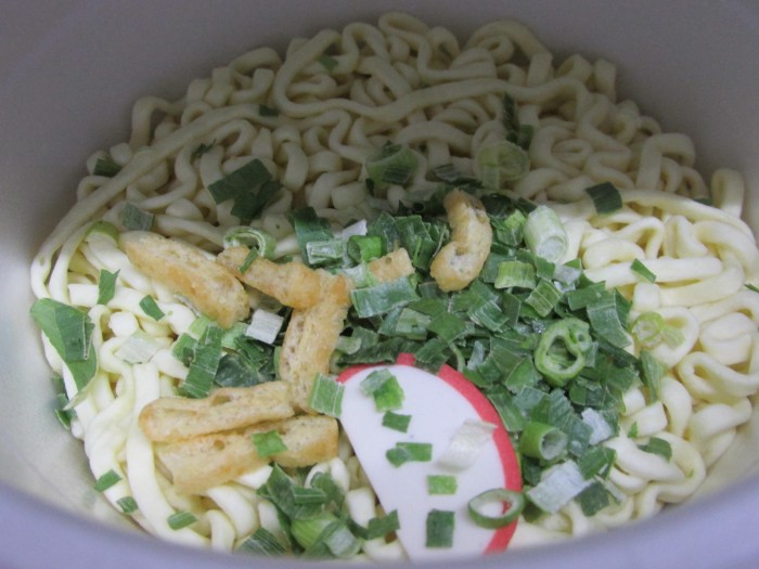 【コンビニ新商品・カップ麺】 エースコック 近代×つるとんたん カレーうどん の巻の写真3