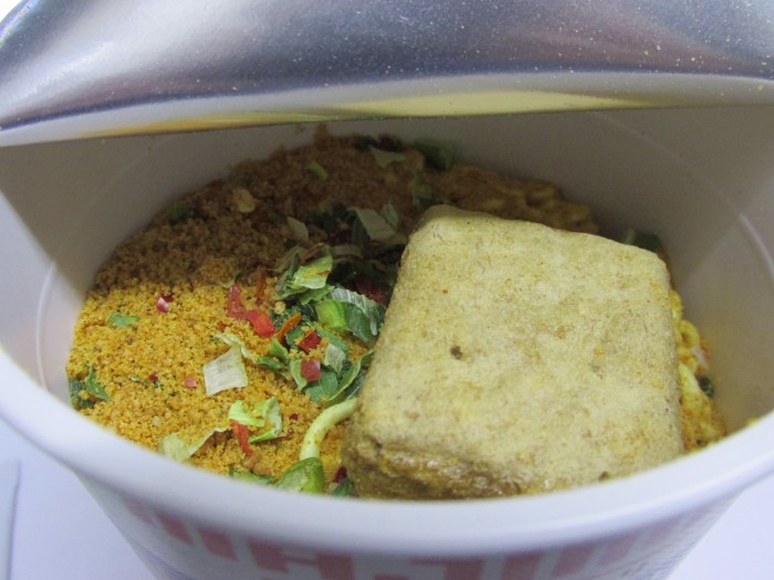 【コンビニ新商品・カップ麺】 マルちゃん 本気盛 塩担々麺 の巻の写真3