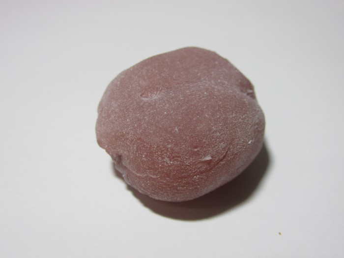 【コンビニ新商品・お菓子】 ブルボン モチショコラ 紫いも&黒ごま の巻の写真4