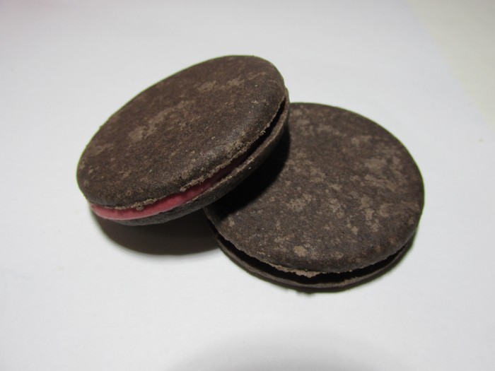 【コンビニ新商品・お菓子】 明治 リッチストロベリービスケット の巻の写真4