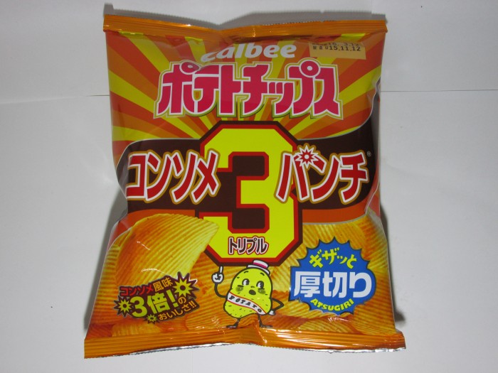 【コンビニ新商品・お菓子】 カルビー ポテトチップス コンソメ トリプルパンチ の巻の写真1