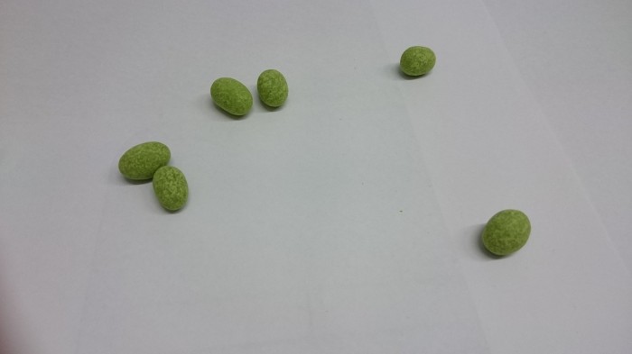 【コンビニ新商品・お菓子】 でん六 甘納豆チョコ 抹茶あずき の巻の写真3