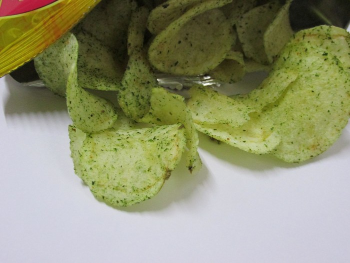 【コンビニ新商品・お菓子】 湖池屋 ポテトチップス のり塩のりの逸品 の巻の写真3
