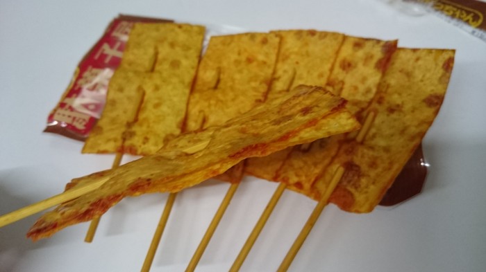 【コンビニ新商品・お菓子】 よっちゃん 駄菓子屋 よっちゃん丸(甘醤油) の巻の写真4
