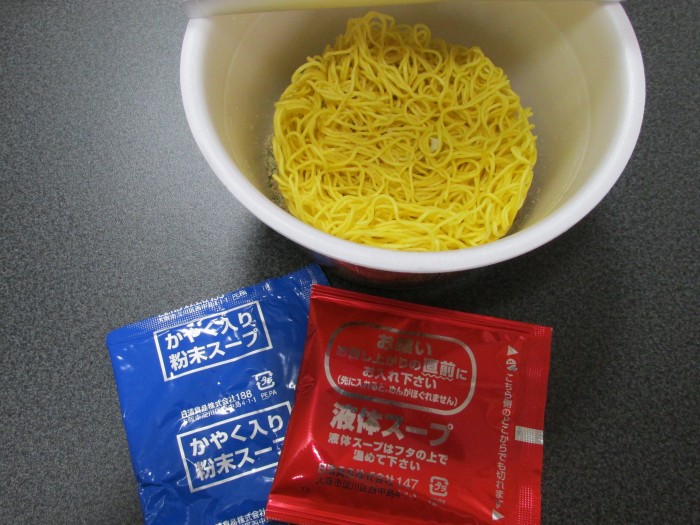 【コンビニ新商品・カップ麺】 日清 麺職人 担担麺 の巻の写真2