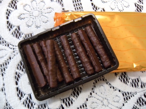 【コンビニ新商品・お菓子】 森永 小枝 大人のくちどけ プレミアム の巻の写真2