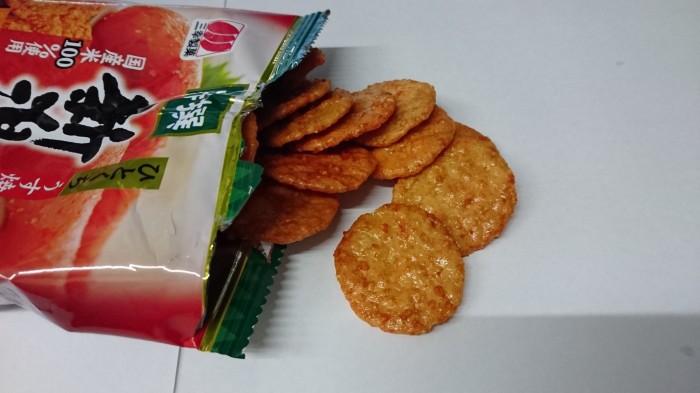 【コンビニ新商品・お菓子】 三幸製菓 新潟仕込み 博多明太子味 の巻の写真4