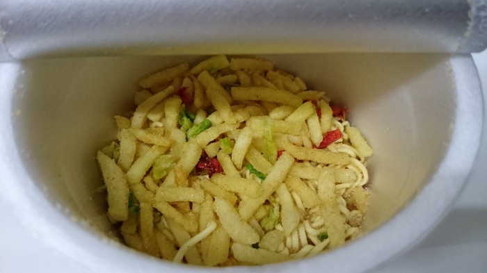【コンビニ新商品・カップ麺】 サンヨー ポテマニア のり塩味 の巻の写真3