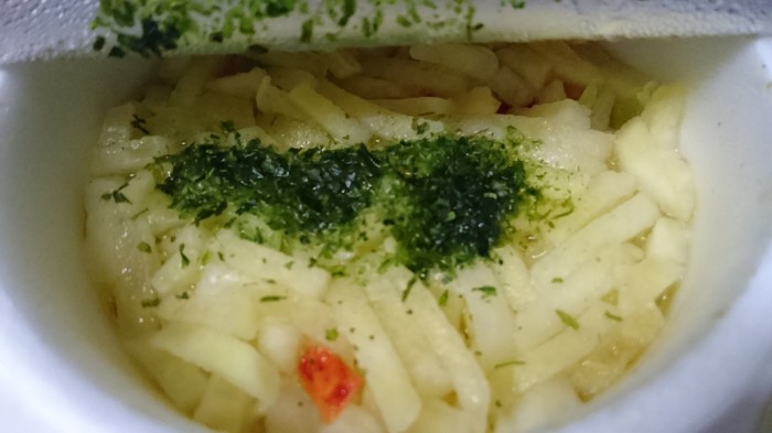 【コンビニ新商品・カップ麺】 サンヨー ポテマニア のり塩味 の巻の写真4
