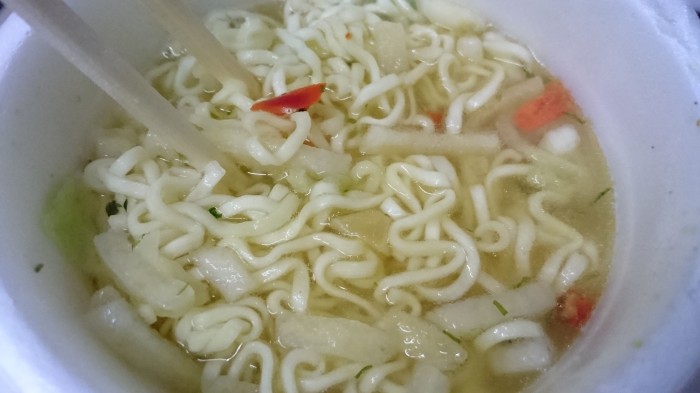 【コンビニ新商品・カップ麺】 サンヨー ポテマニア のり塩味 の巻の写真5